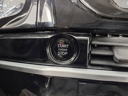 Used 2022 Nissan Pathfinder SV image 5