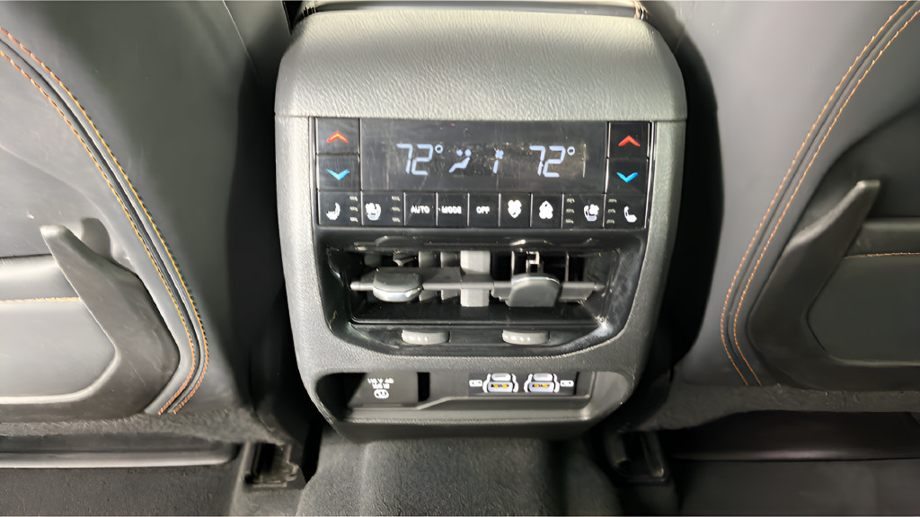 Used 2023 Jeep Grand Cherokee L Summit AWD/4WD image 25