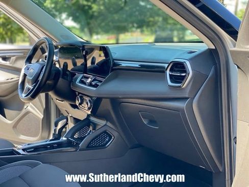 Used 2024 Chevrolet TrailBlazer LT w/ Convenience Package AWD/4WD image 18