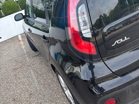 Used 2019 Kia Soul FWD image 4