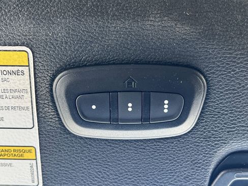 Used 2022 Jeep Wrangler Unlimited Sahara w/ Dual Top Group image 18