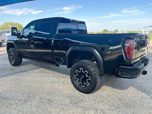 Used 2024 GMC Sierra 2500 AT4X AWD/4WD image 5