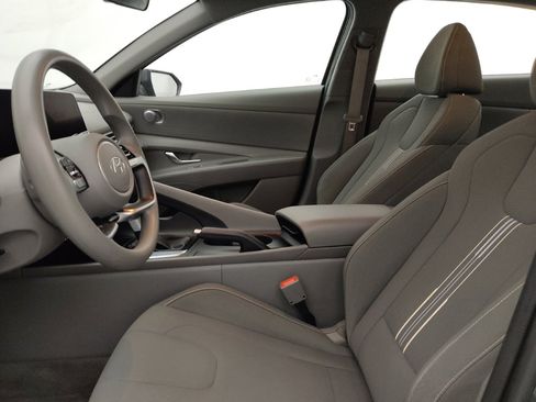 Used 2024 Hyundai Elantra SEL image 17