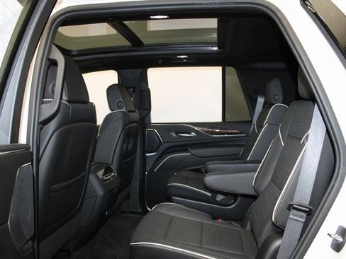 Certified 2023 Cadillac Escalade Premium Luxury image 9