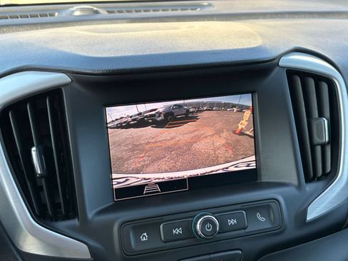 Used 2024 GMC Terrain SLE FWD image 23