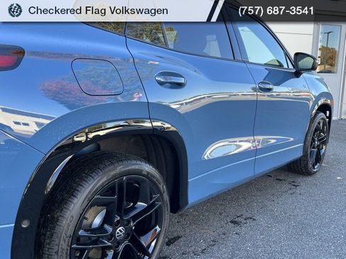 New 2026 Volkswagen Tiguan SE R-Line image 8