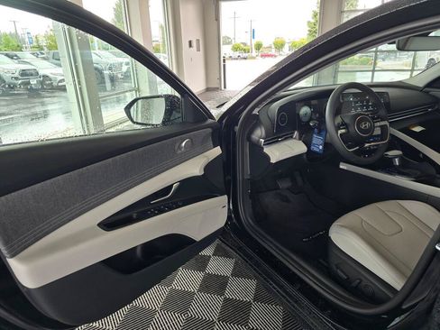 New 2026 Hyundai Elantra Limited FWD image 31