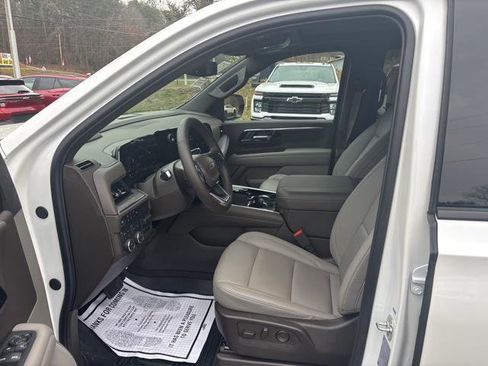 Used 2025 Chevrolet Tahoe Z71 w/ Z71 Off-Road Package AWD/4WD image 5