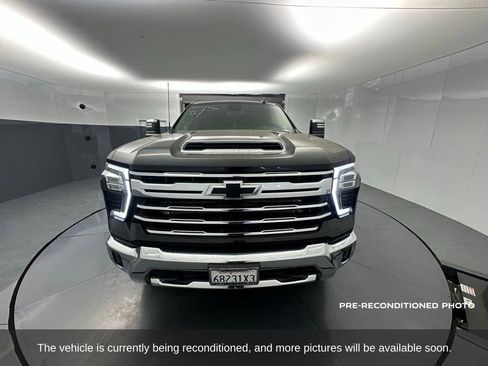 Used 2024 Chevrolet Silverado 3500 LTZ w/ LTZ Convenience Package image 9