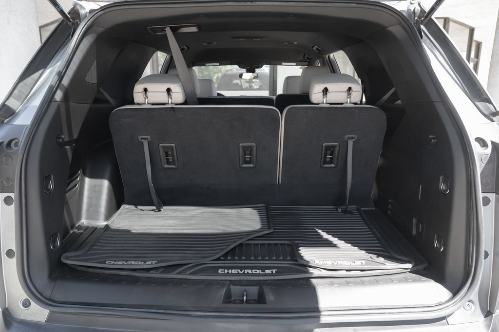 Used 2023 Chevrolet Traverse LS w/ Safety Package FWD image 34