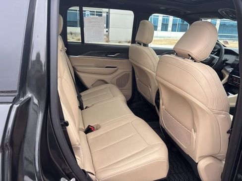 Used 2024 Jeep Grand Cherokee Limited w/ Trailer Tow Package image 10