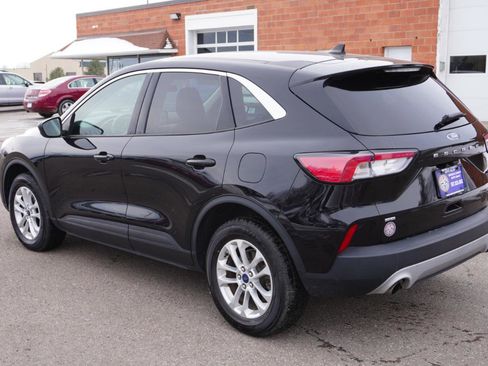 Used 2022 Ford Escape SE image 3