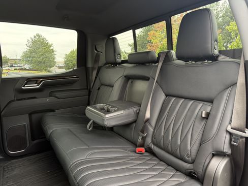 Used 2024 GMC Sierra 1500 Elevation w/ Preferred Package AWD/4WD image 9