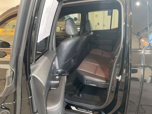 Used 2025 Honda Ridgeline Black Edition image 12