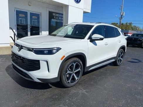 New 2025 Volkswagen Tiguan SE image 6