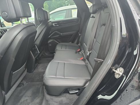 Used 2021 Porsche Cayenne AWD/4WD image 26