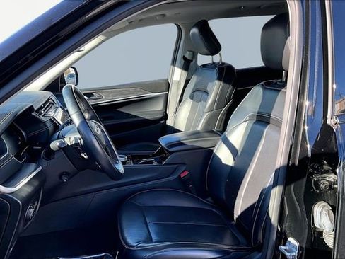 Used 2022 Jeep Grand Cherokee L Limited w/ Luxury Tech Group II image 15