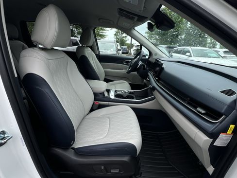 New 2026 Kia Carnival EX FWD image 44
