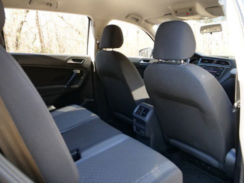 Used 2020 Volkswagen Tiguan S image 36