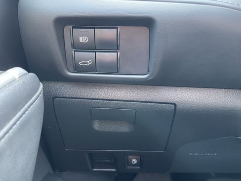 Used 2021 Toyota Highlander XLE image 14