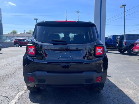 Used 2023 Jeep Renegade Altitude AWD/4WD image 10