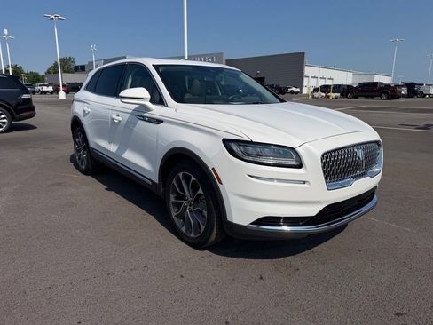 Used 2023 Lincoln Nautilus Reserve AWD/4WD image 3