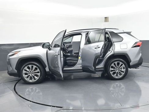 Used 2022 Toyota RAV4 XLE Premium AWD/4WD image 49