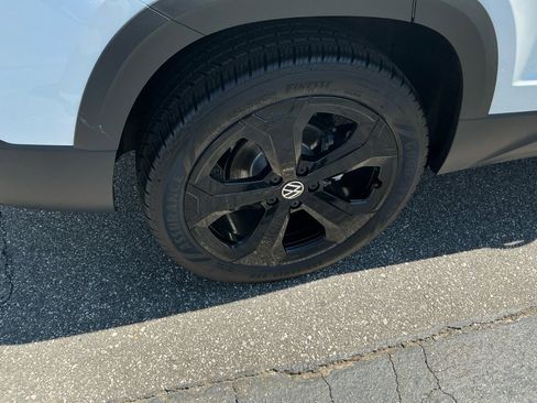 New 2025 Volkswagen Taos SEL image 22