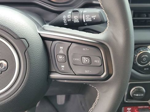 Used 2025 Jeep Wrangler Unlimited Rubicon w/ Convenience Group AWD/4WD image 26