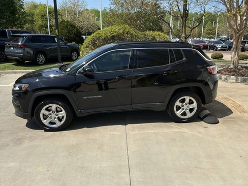 Used 2024 Jeep Compass Latitude w/ Convenience Group AWD/4WD image 7
