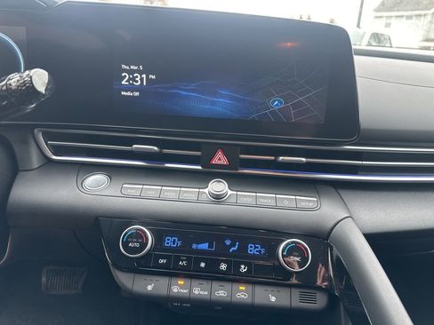 Certified 2025 Hyundai Elantra SEL FWD image 17