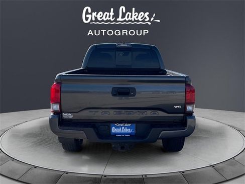 Used 2018 Toyota Tacoma TRD Sport image 4