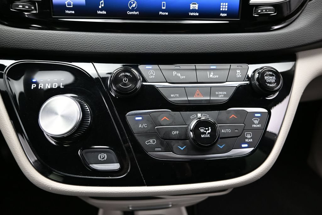 Used 2024 Chrysler Pacifica Touring-L FWD image 32