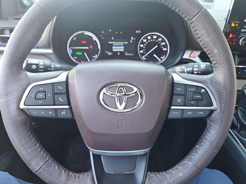 Used 2021 Toyota Sienna Platinum FWD image 11