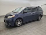Used 2018 Toyota Sienna XLE image 2