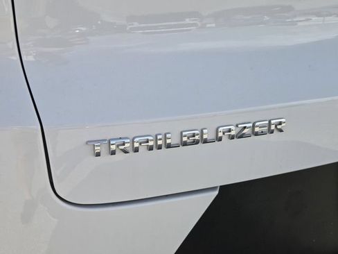 Used 2024 Chevrolet TrailBlazer LS w/ LS Convenience Package FWD image 12
