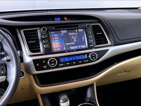 Used 2016 Toyota Highlander XLE image 5