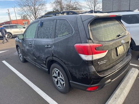 Used 2022 Subaru Forester Premium image 2