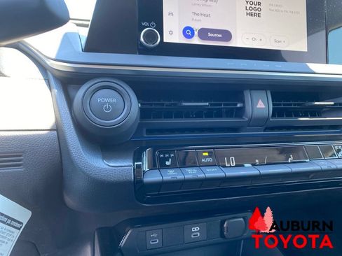 New 2026 Toyota Prius Plug-In Hybrid FWD image 34