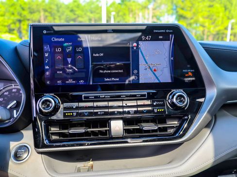 Used 2020 Toyota Highlander Platinum AWD/4WD image 17