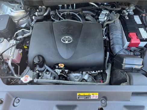Used 2022 Toyota Highlander XLE FWD image 17