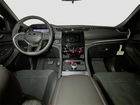 New 2025 Jeep Grand Cherokee L Altitude image 6