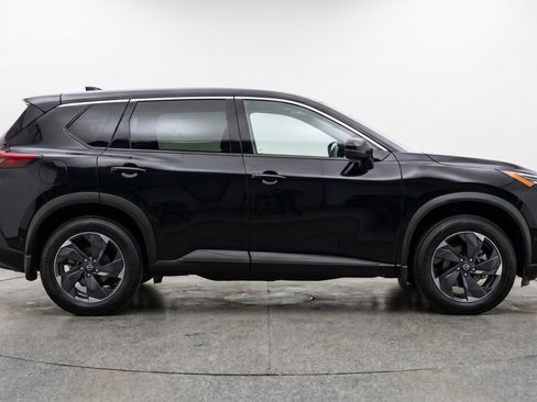 Used 2025 Nissan Rogue SV AWD/4WD image 11