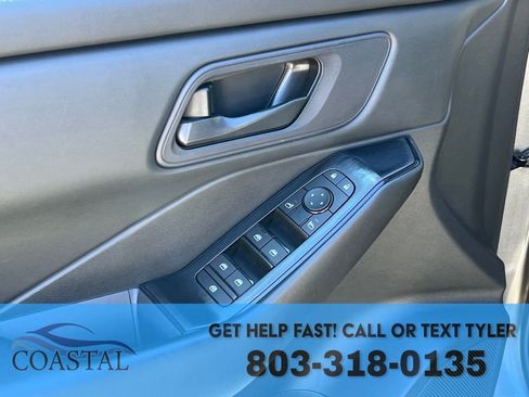 Used 2024 Nissan Rogue S image 7