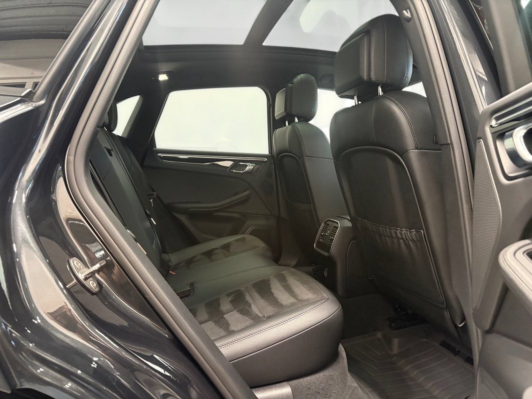 Used 2018 Porsche Macan AWD/4WD image 14