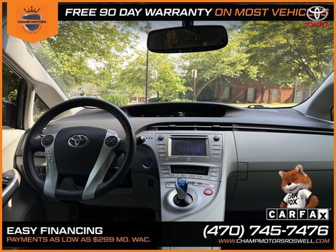 Used 2014 Toyota Prius Five FWD image 2