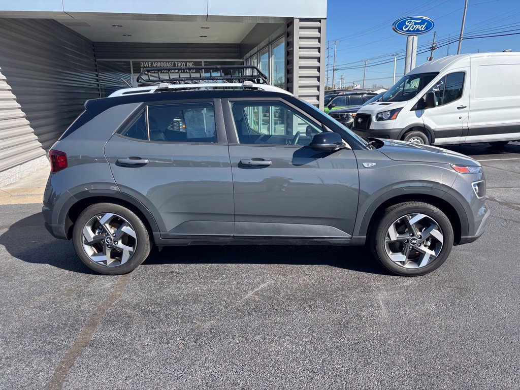 Used 2024 Hyundai Venue Limited FWD image 4