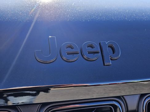 New 2025 Jeep Grand Cherokee Altitude image 3