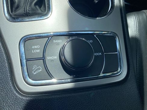 Used 2022 Jeep Grand Cherokee Laredo X AWD/4WD image 19