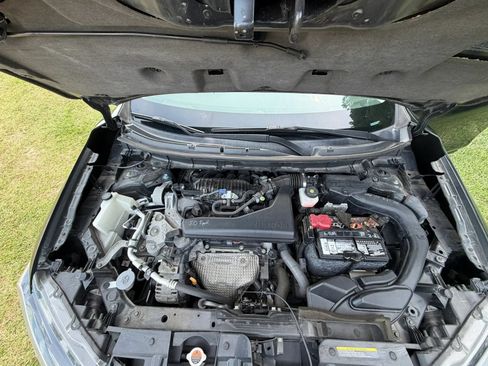 Used 2018 Nissan Rogue SV AWD/4WD image 18